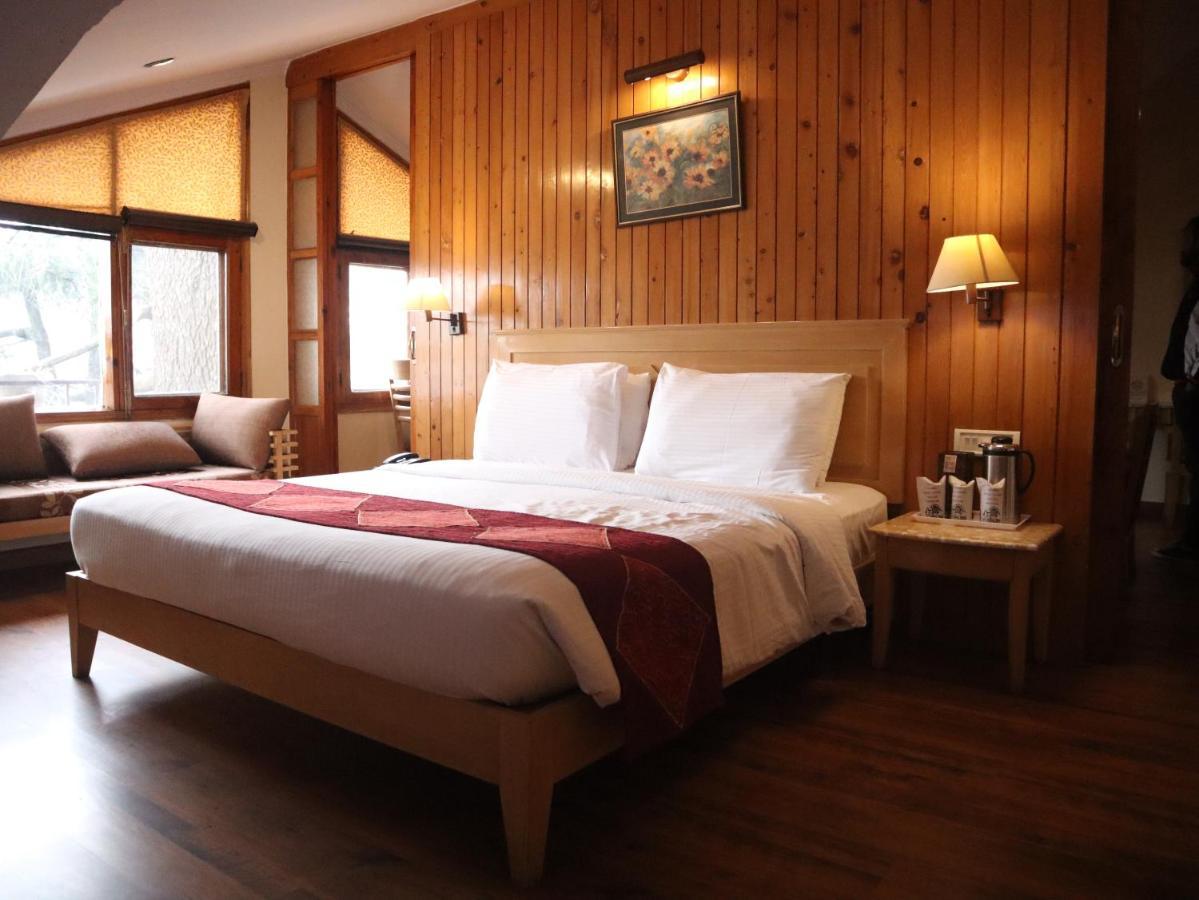 Hotel Willow Banks - Boutique 4 Star Hotel On The Mall Road Шимла Экстерьер фото