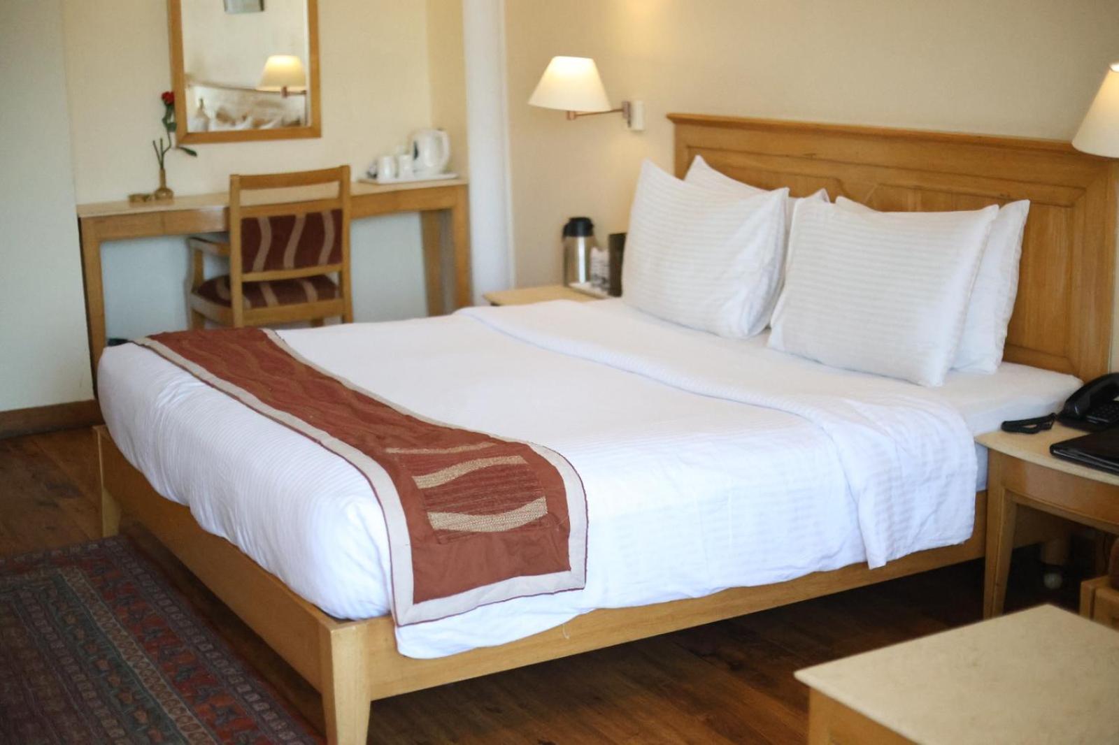 Hotel Willow Banks - Boutique 4 Star Hotel On The Mall Road Шимла Экстерьер фото